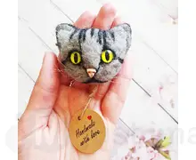 Брошка сірий котик Sawarineko